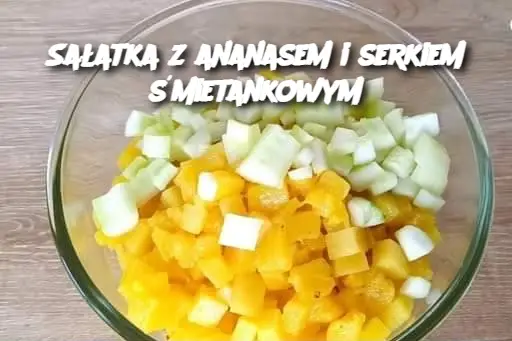 Sałatka z ananasem i serkiem śmietankowym