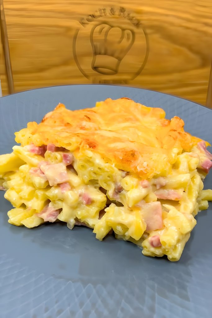 Zapiekanka makaronowa z szynką